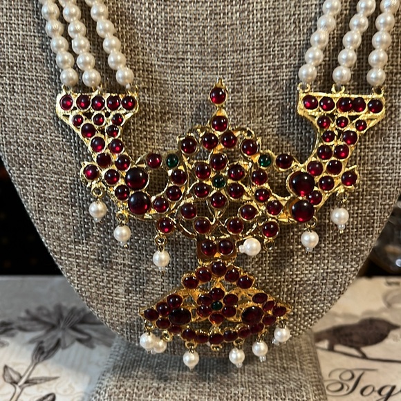 Gorgeous Red, Green and Faux Pearl necklace, unmarked - Picture 2 of 11